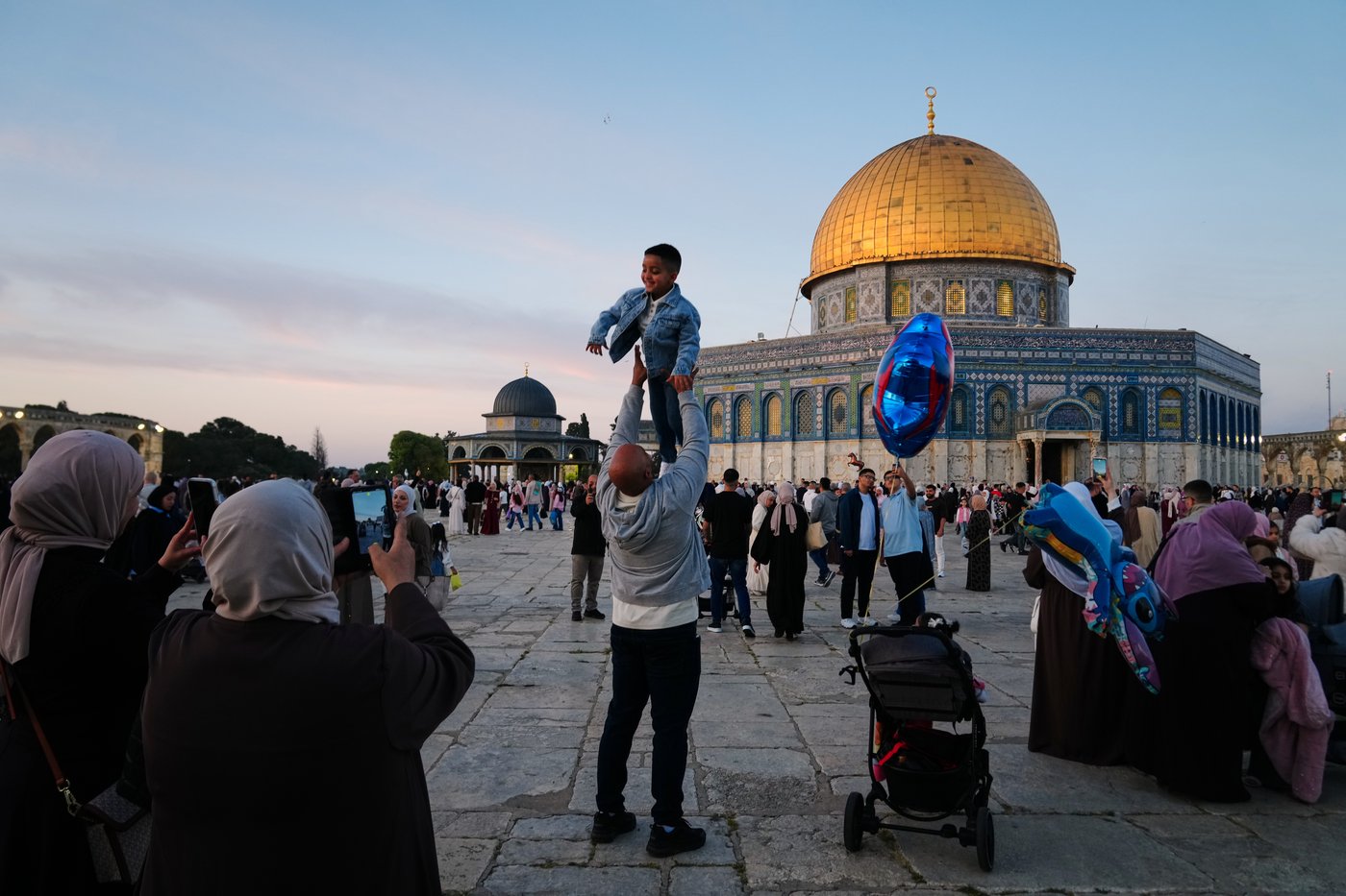 Muslims around the world celebrate Eid al-Adha, in photos | iNFOnews.ca