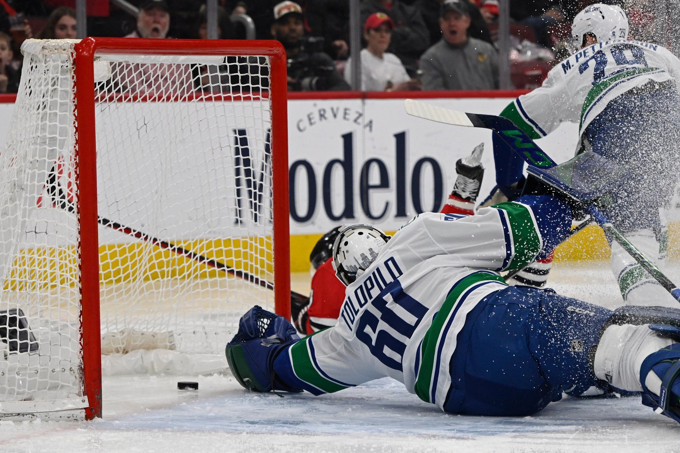 NHL-worst Canucks beat Blackhawks 6-3 to end seven-game skid | iNFOnews.ca