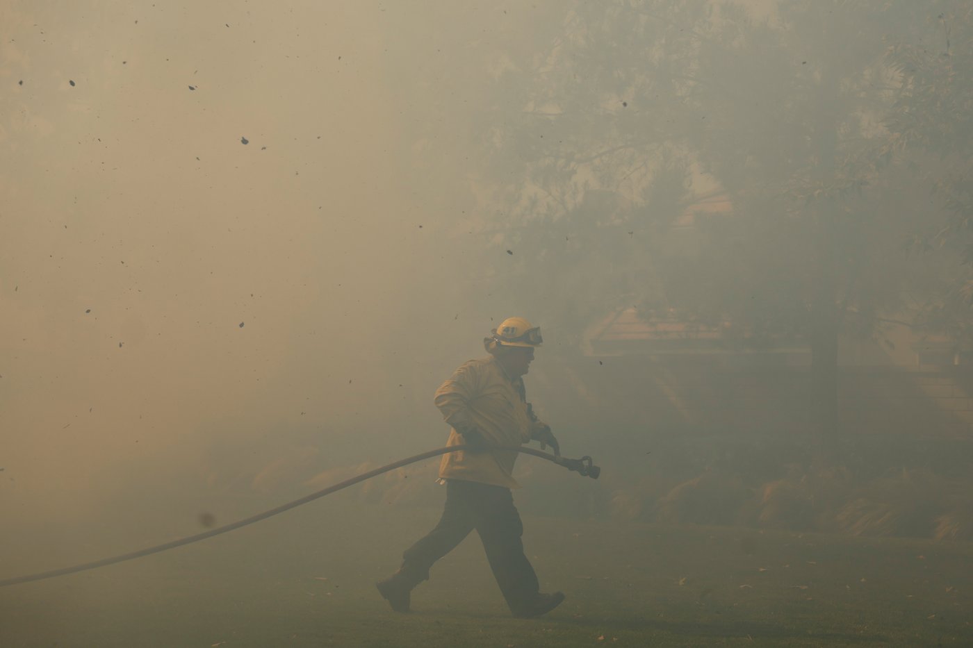Photos show firefighters battling Southern California blaze | iNwheels
