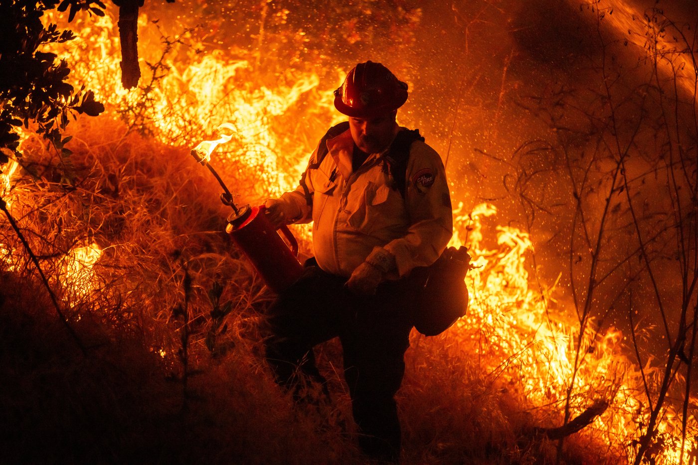 Photos show firefighters battling Southern California blaze | iNwheels