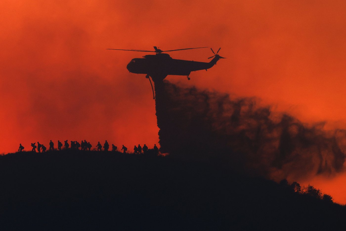 Photos show firefighters battling Southern California blaze | iNwheels
