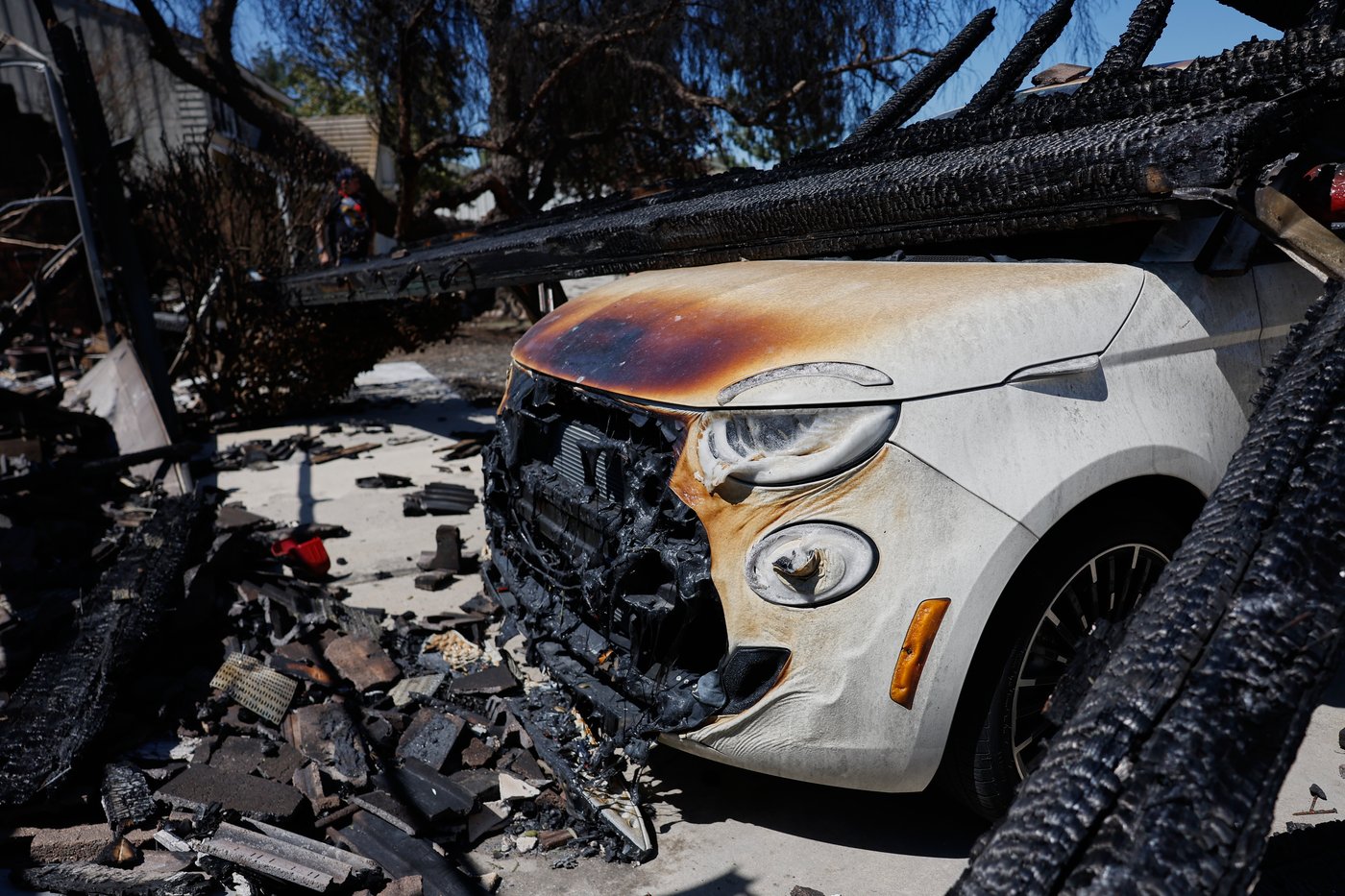 Photos show firefighters battling Southern California blaze | iNwheels