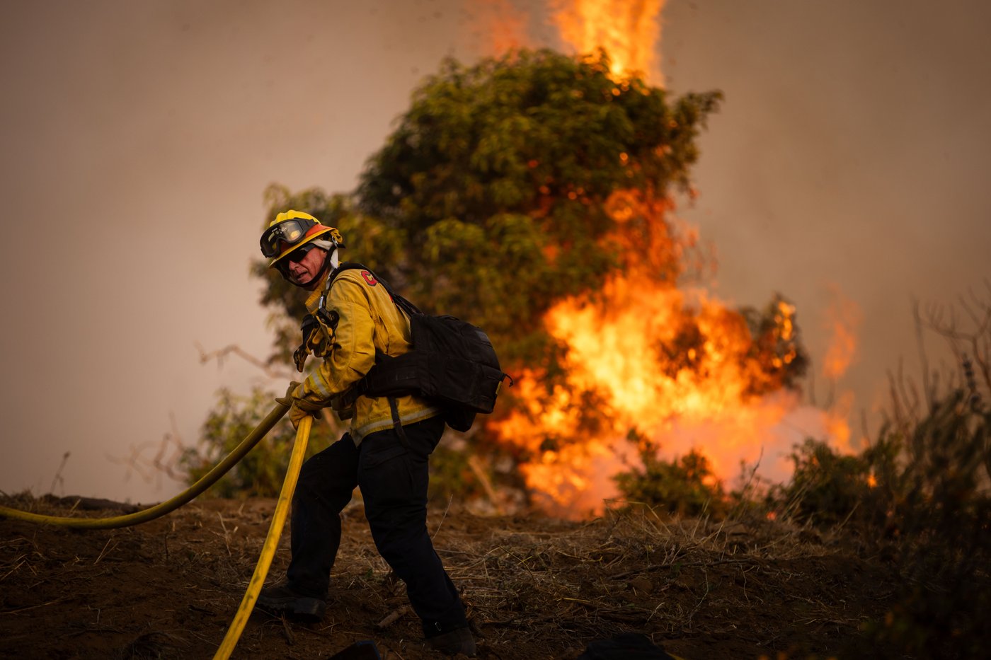 Photos show firefighters battling Southern California blaze | iNwheels