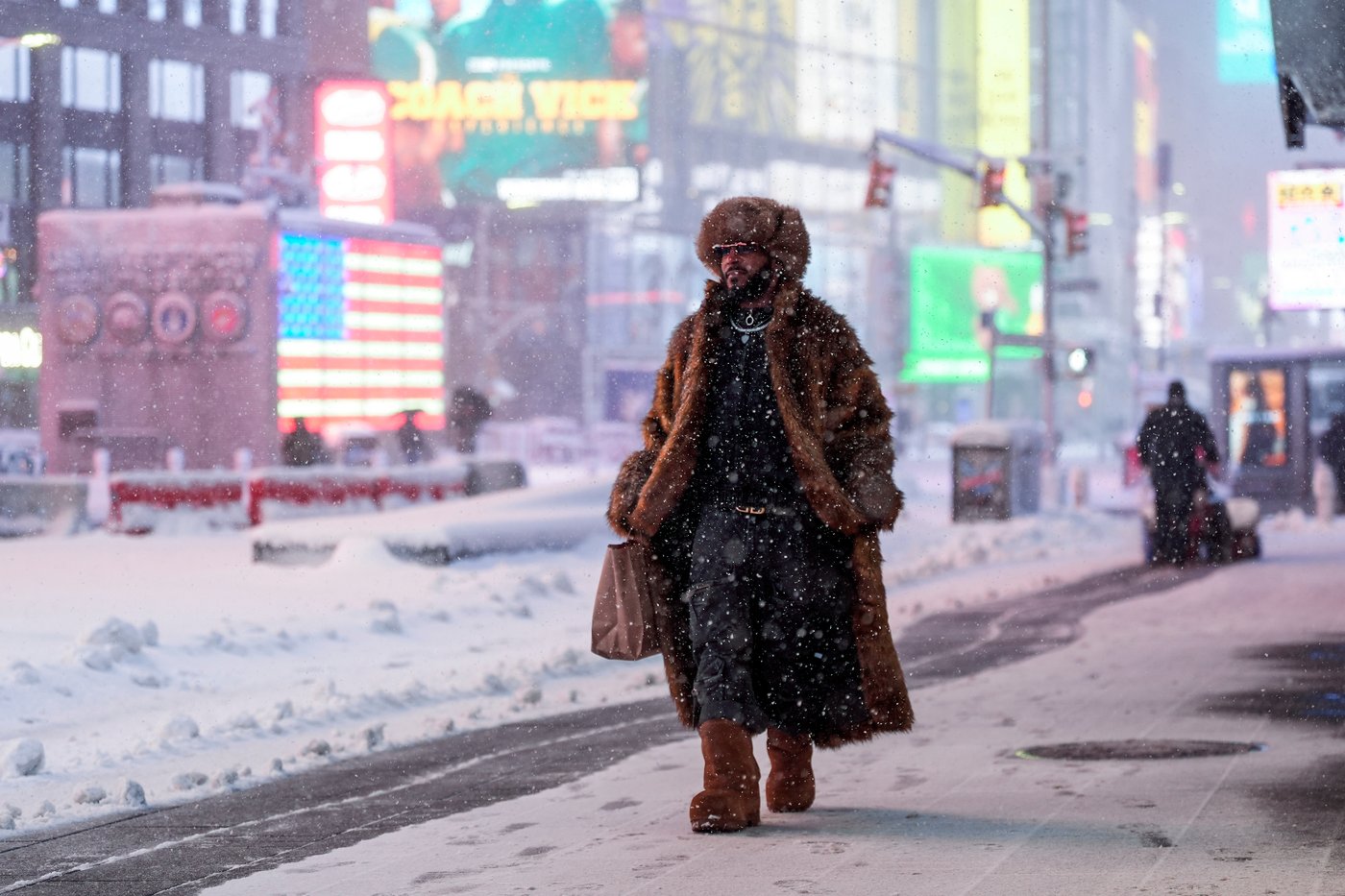 Photos of a massive snowstorm pummeling northeast US | iNFOnews.ca