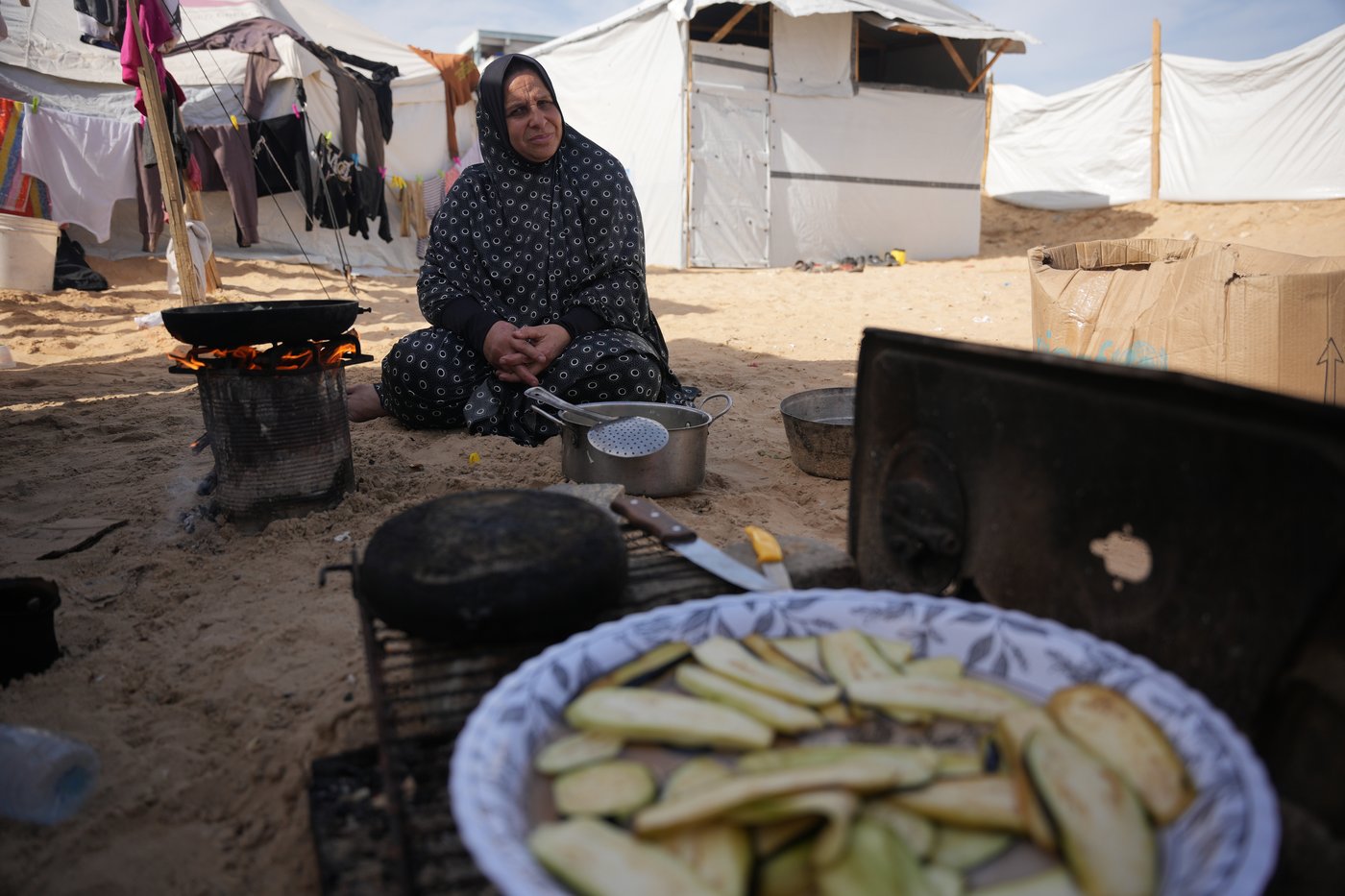 Gaza's Rafah border crossing has reopened but few people get through | iNFOnews.ca