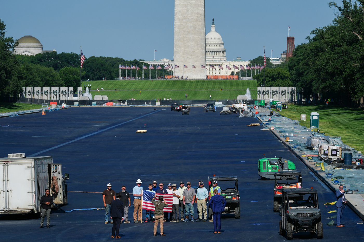 Water begins refilling Reflecting Pool after Trump's renovation to repaint it 'American flag blue' | iNFOnews.ca