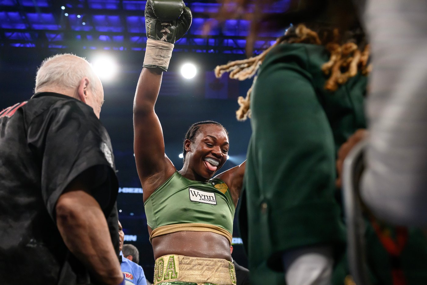 Claressa Shields pounds out lopsided victory over rival Franchon Crews-Dezurn | iNFOnews.ca