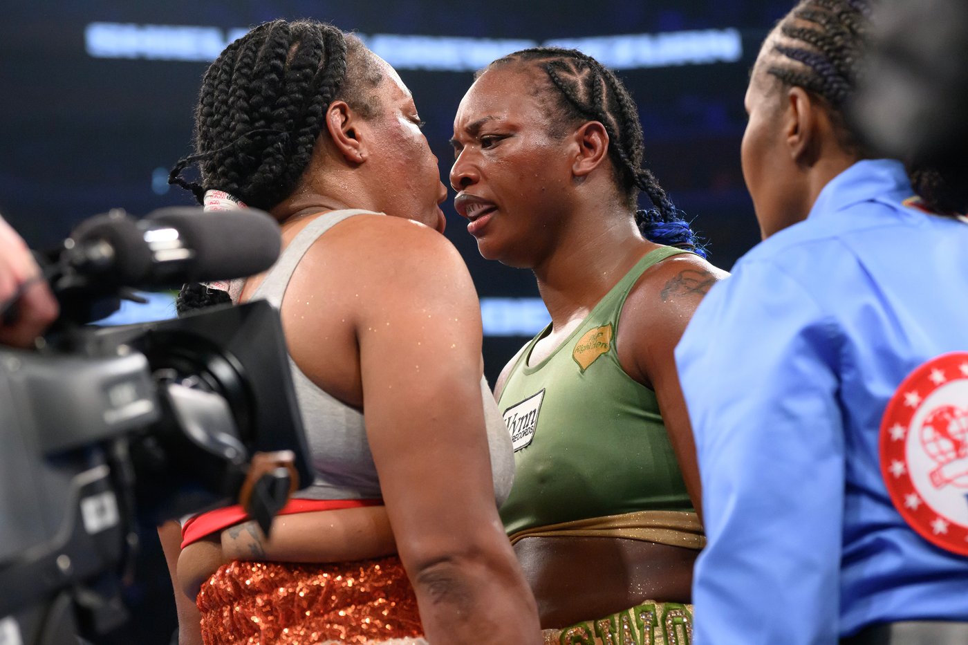 Claressa Shields pounds out lopsided victory over rival Franchon Crews-Dezurn | iNFOnews.ca