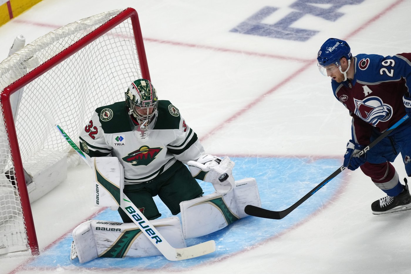 MacKinnon has goal and 2 assists in 5-2 win over Wild as Avalanche take 2-0 lead in series | iNFOnews.ca