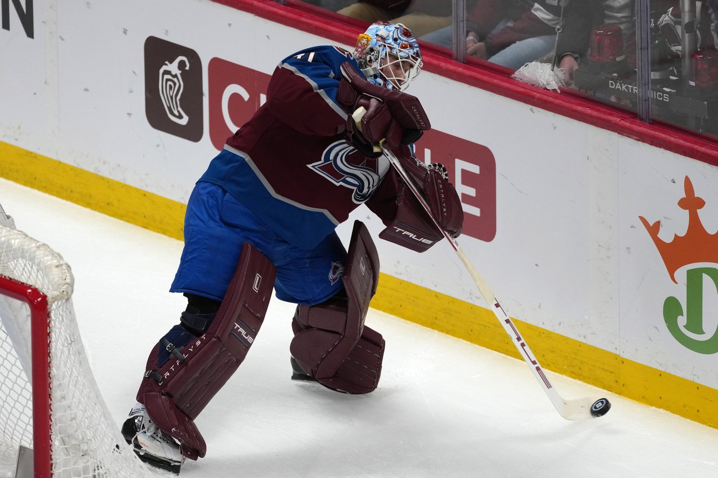 MacKinnon has goal and 2 assists in 5-2 win over Wild as Avalanche take 2-0 lead in series | iNFOnews.ca