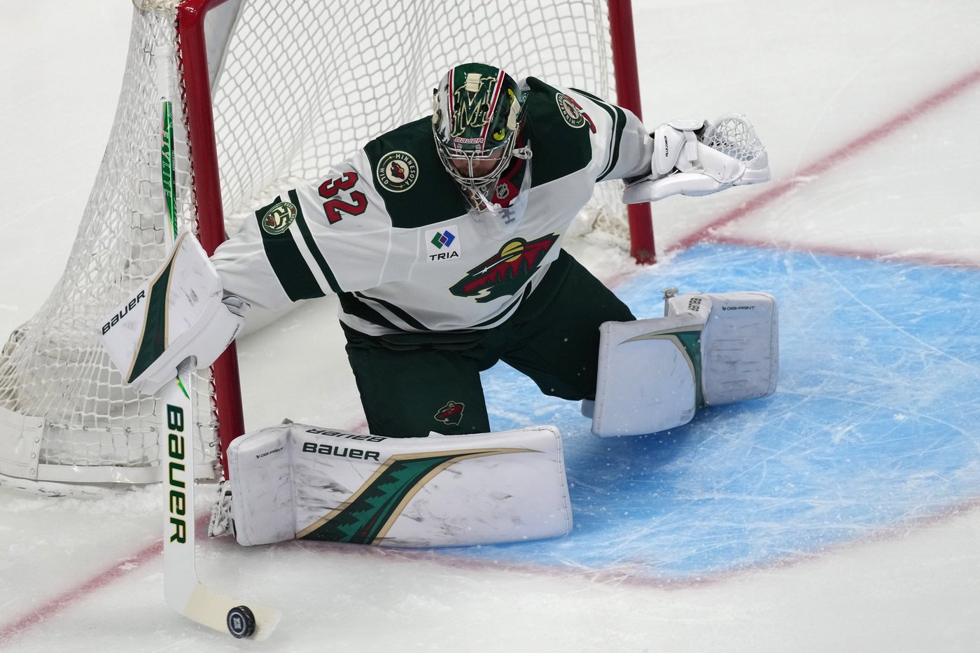 MacKinnon has goal and 2 assists in 5-2 win over Wild as Avalanche take 2-0 lead in series | iNFOnews.ca