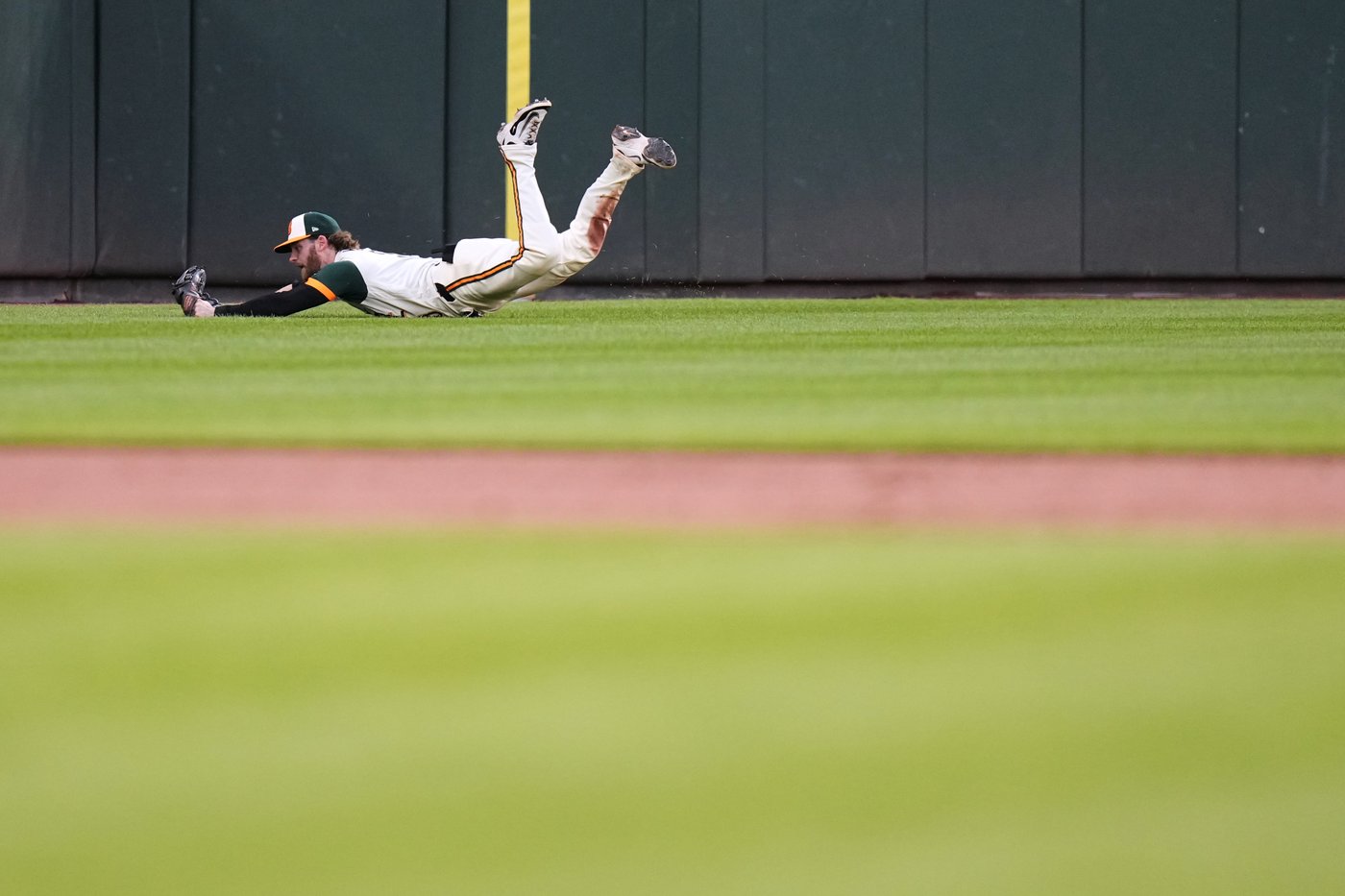 Blue Jays erase five-run deficit to beat Orioles 6-5 | iNFOnews.ca