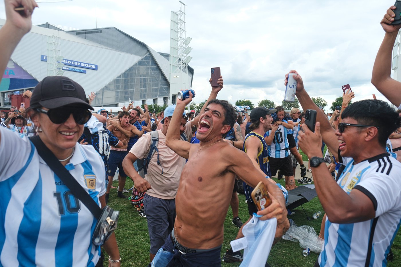Rumbunctious pro-Argentina crowd makes defending World Cup champions feel at home in Atlanta | iNFOnews.ca