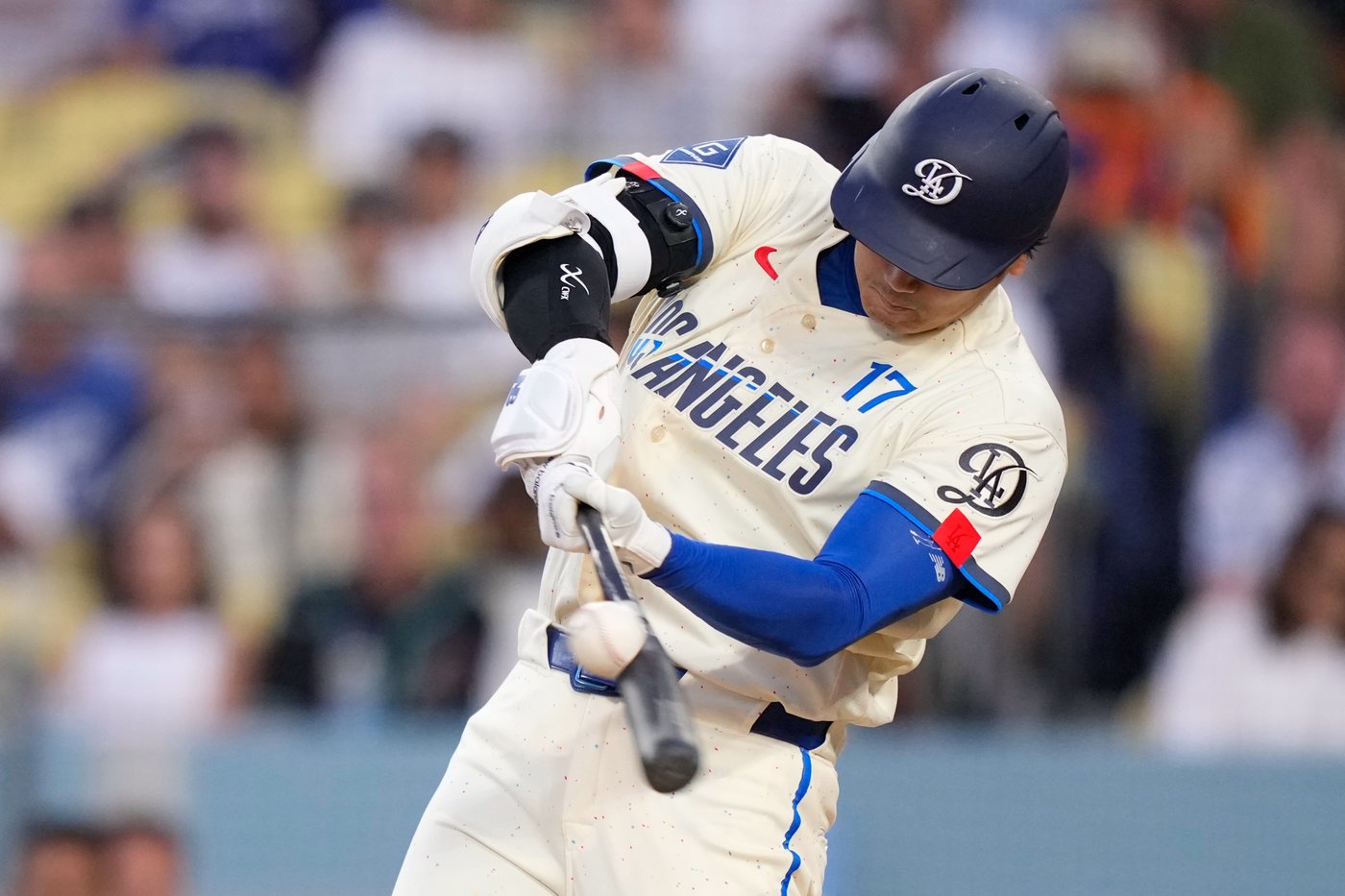 James McCann hits two home runs as Diamondbacks thump Dodgers 9-2 | iNFOnews.ca