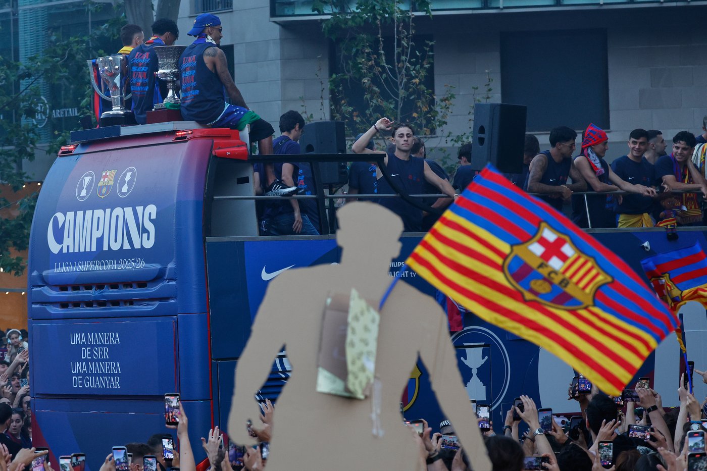 750,000 people take to the streets to celebrate Barcelona's league title | iNFOnews.ca