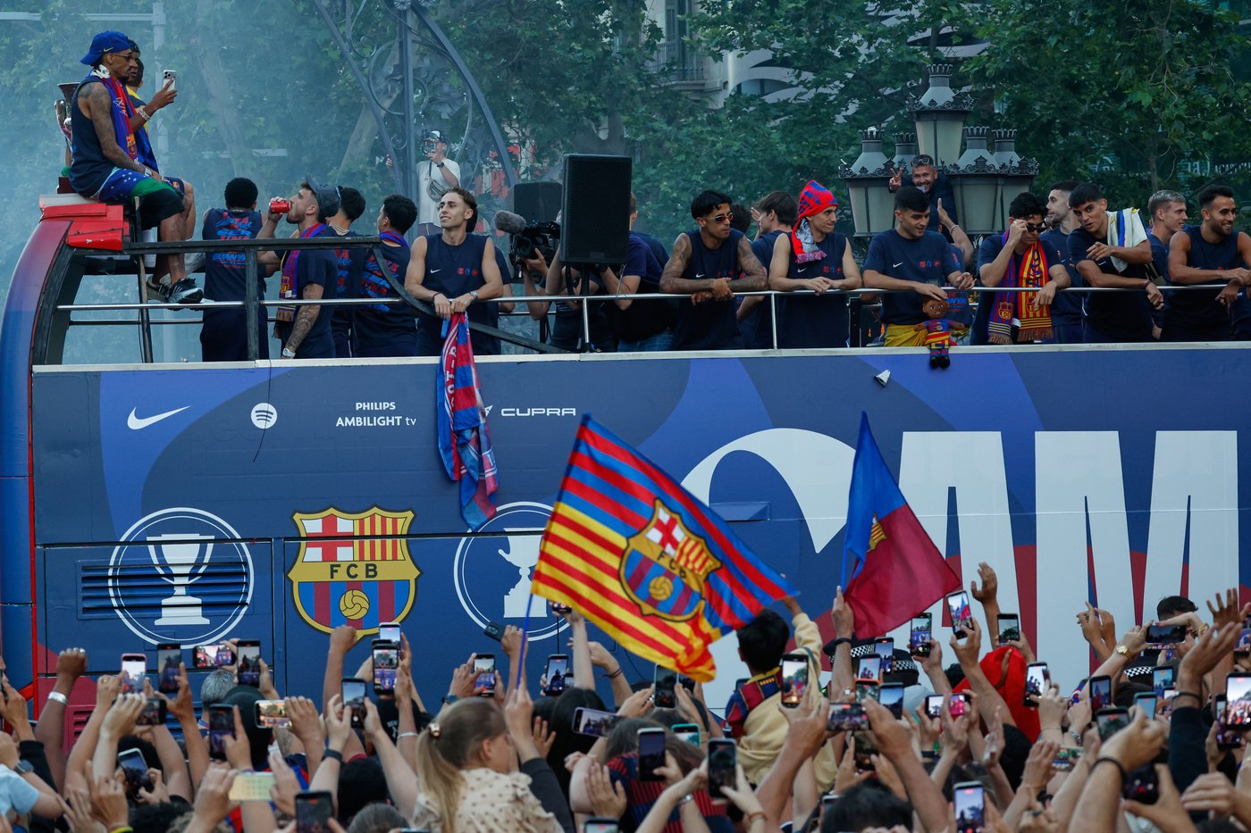 750,000 people take to the streets to celebrate Barcelona's league title | iNFOnews.ca
