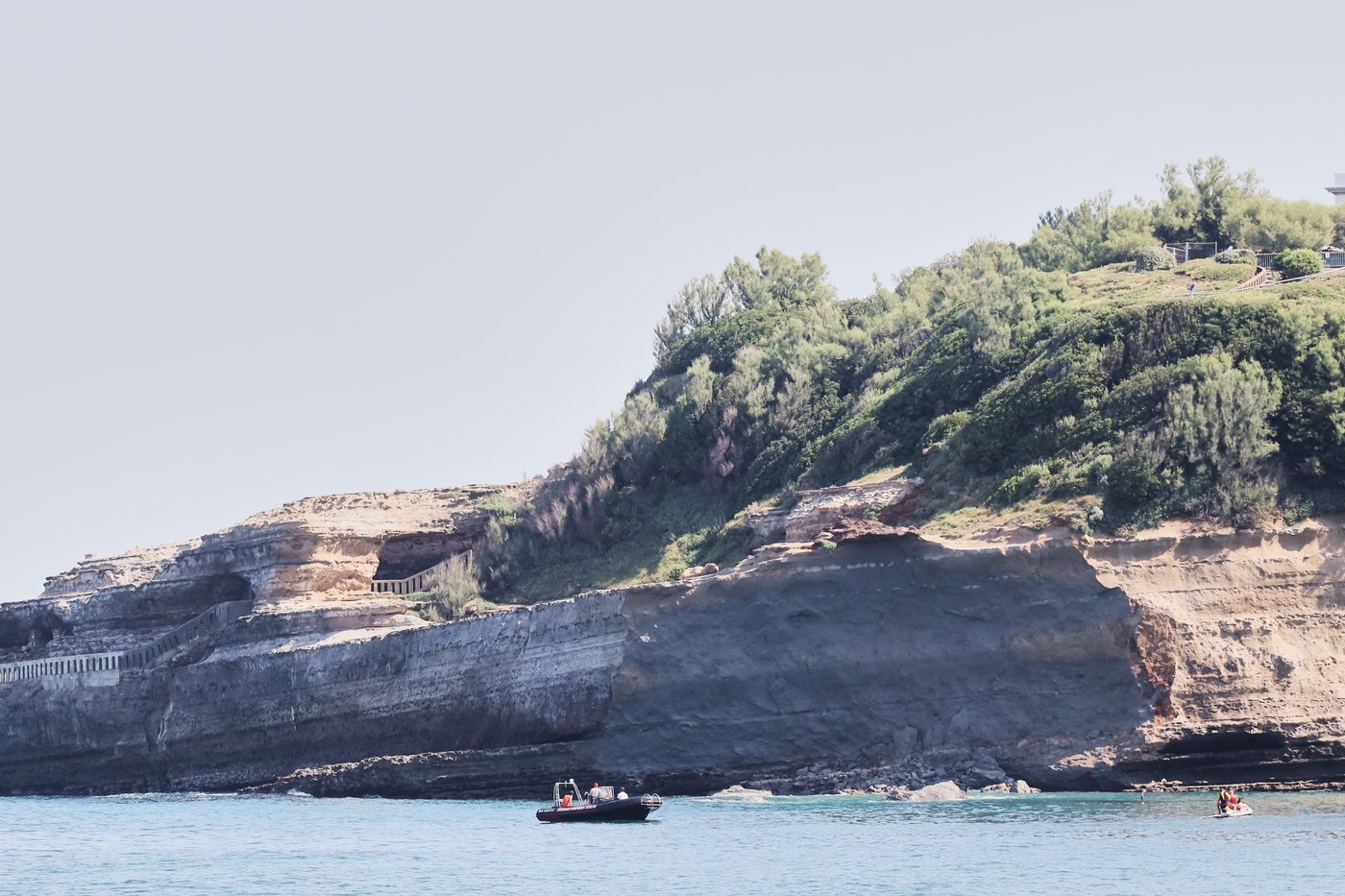 A cliff collapses near Biarritz lighthouse, killing a diver and leaving another missing | iNFOnews.ca