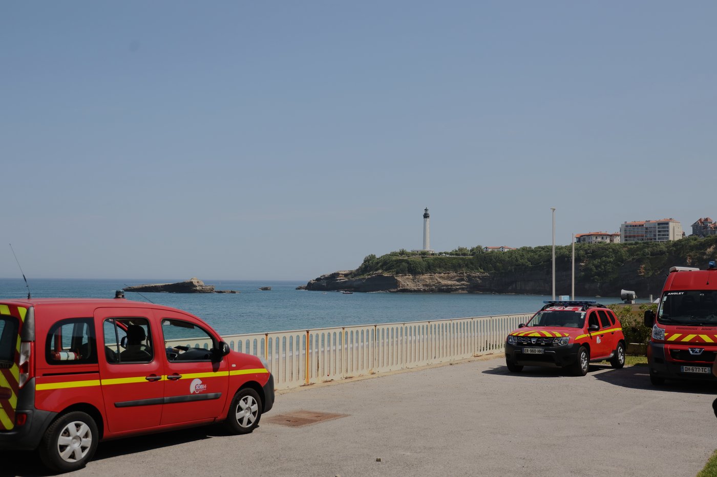 A cliff collapses near Biarritz lighthouse, killing a diver and leaving another missing | iNFOnews.ca