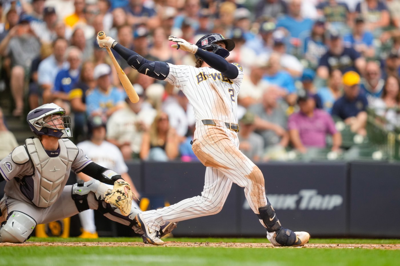 Tomoyuki Sugano earns his 10th win as Rockies defeat Brewers 5-2 | iNFOnews.ca