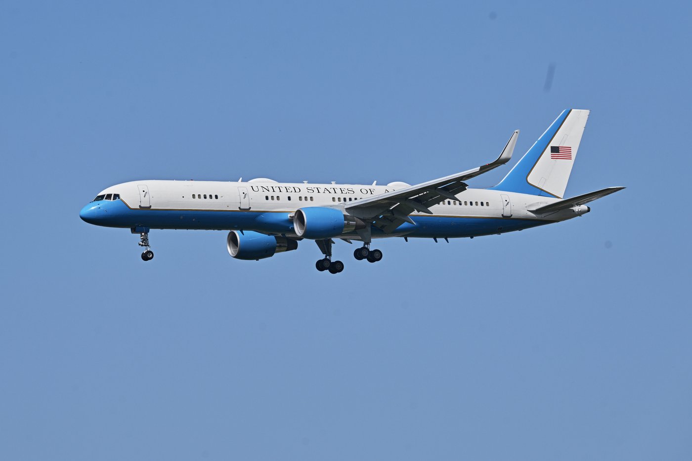 Trump offers mixed messages about path ahead for US war against Iran | iNFOnews.ca