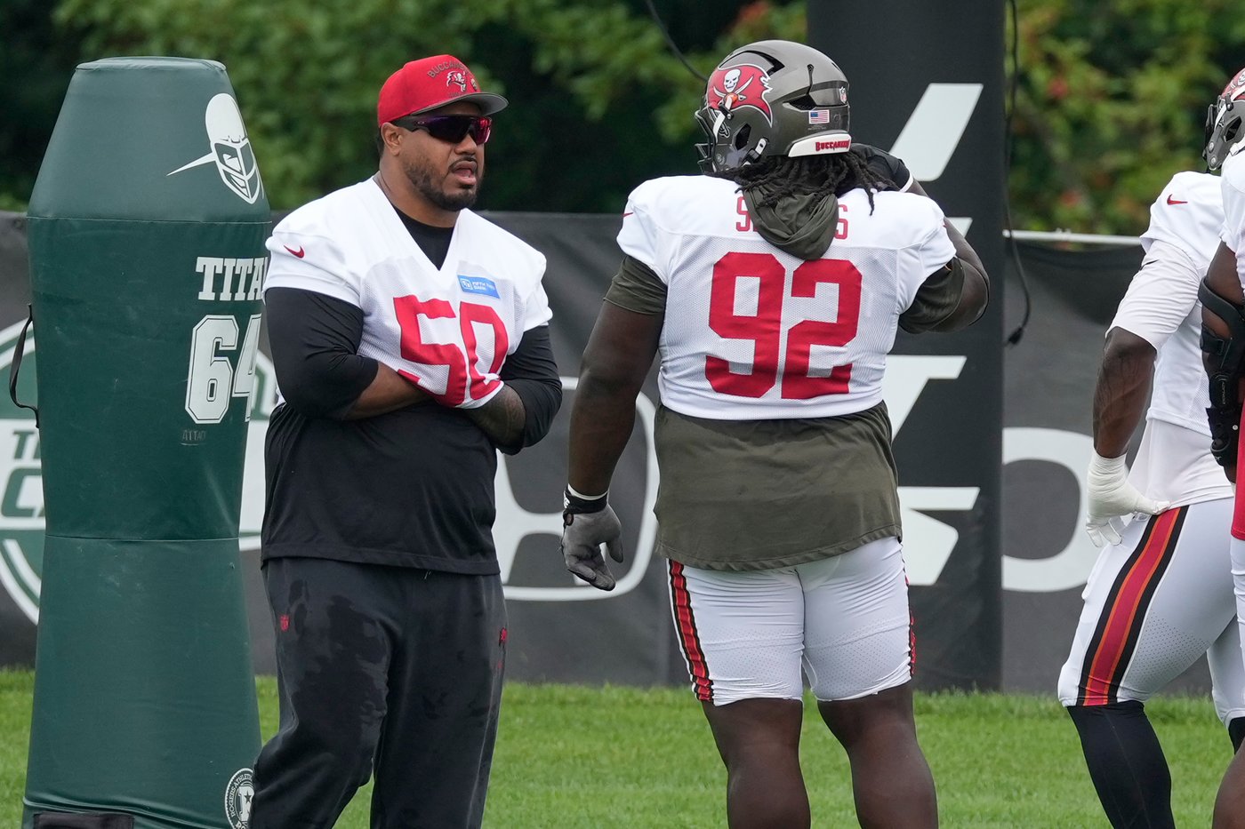 Buccaneers-Jets joint practice turns chippy, with a few fights and a helmet thrown | iNFOnews.ca