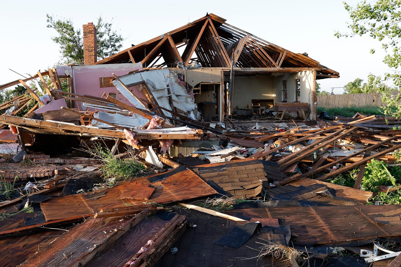 Violent tornado tears through Oklahoma town, damaging 40 homes but sparing lives | iNwheels