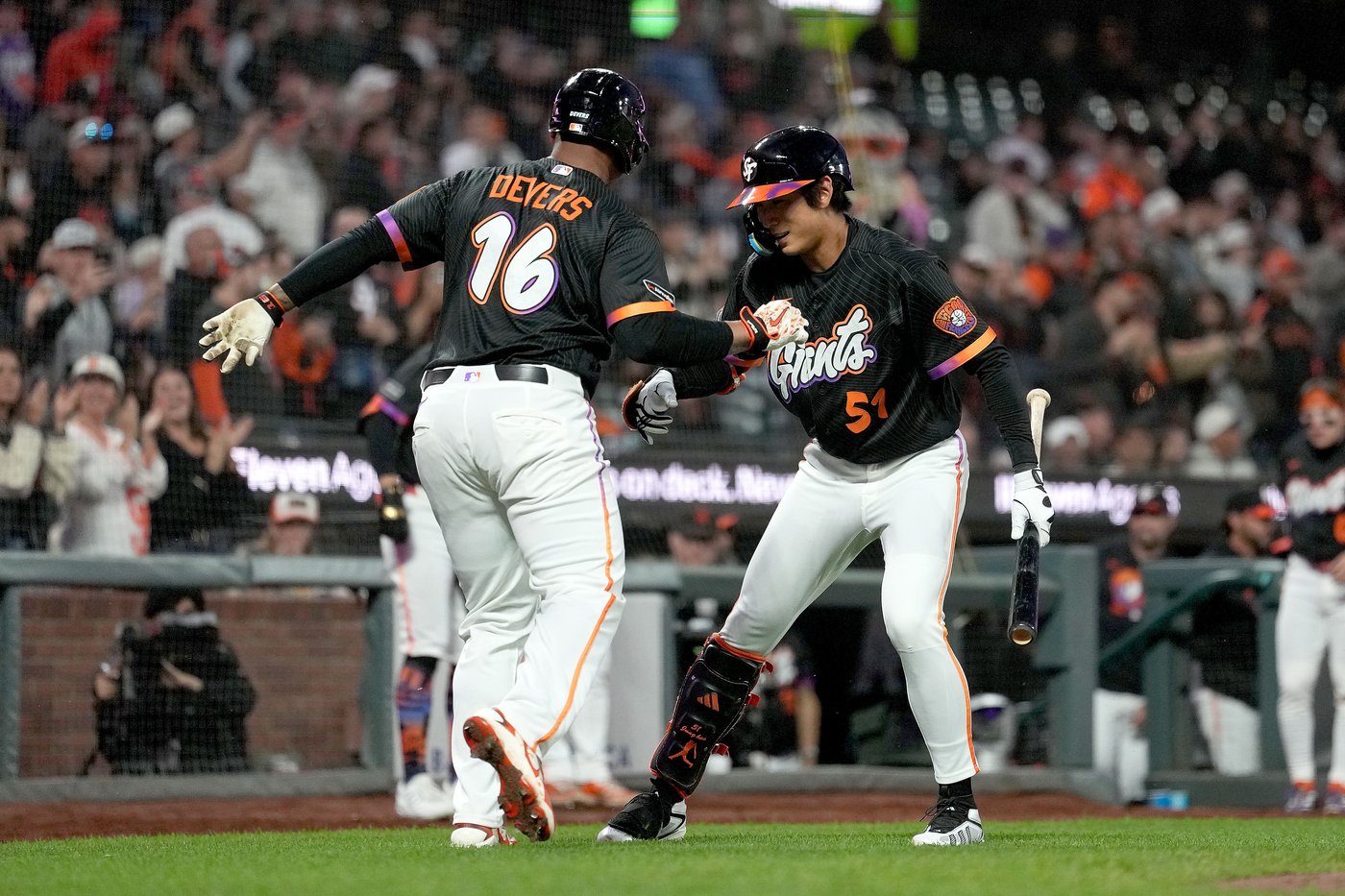 Rafael Devers bounces a homer into McCovey Cove as Giants beat Reds 3-1 | iNFOnews.ca