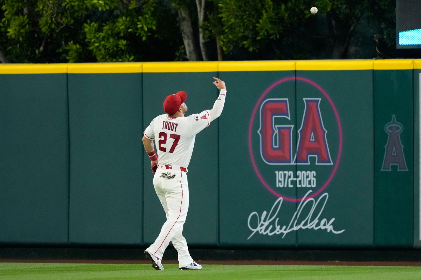 José Soriano dominates again, Angels snap Padres' 8-game win streak with 8-0 victory | iNFOnews.ca
