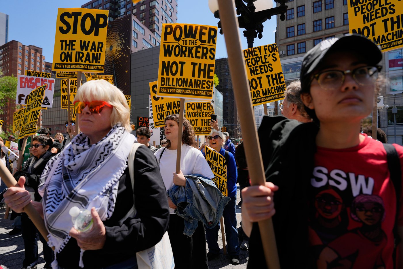 Workers around the world demonstrate on May Day, in photos | iNFOnews.ca