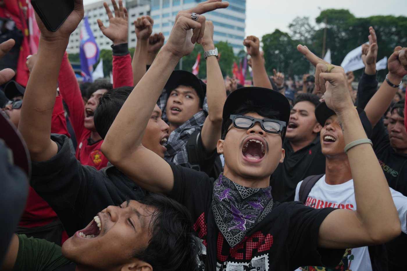 Workers around the world demonstrate on May Day, in photos | iNFOnews.ca
