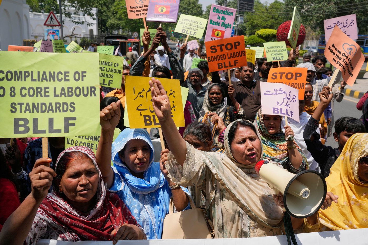 Workers around the world demonstrate on May Day, in photos | iNFOnews.ca
