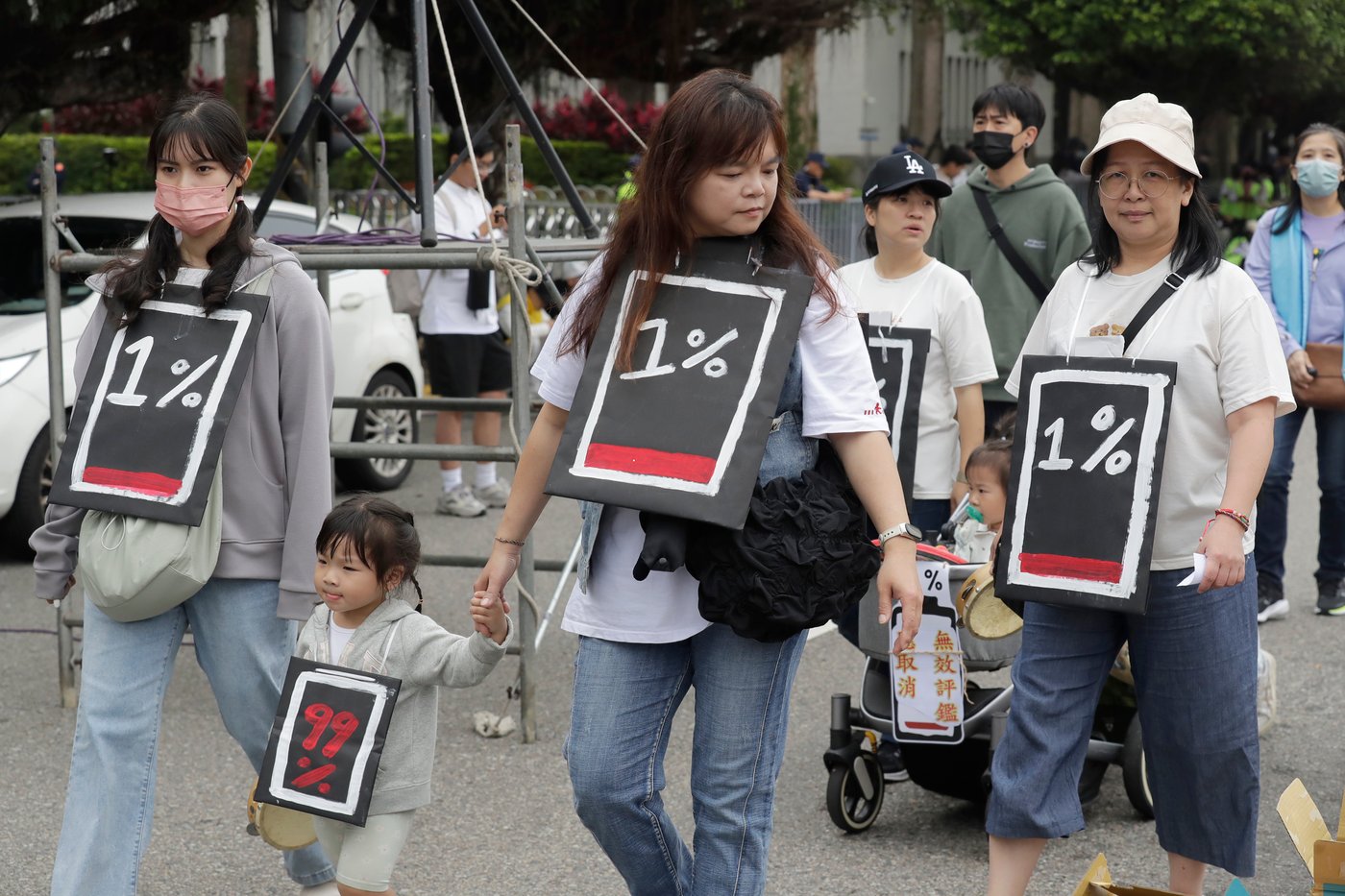 Workers around the world demonstrate on May Day, in photos | iNFOnews.ca