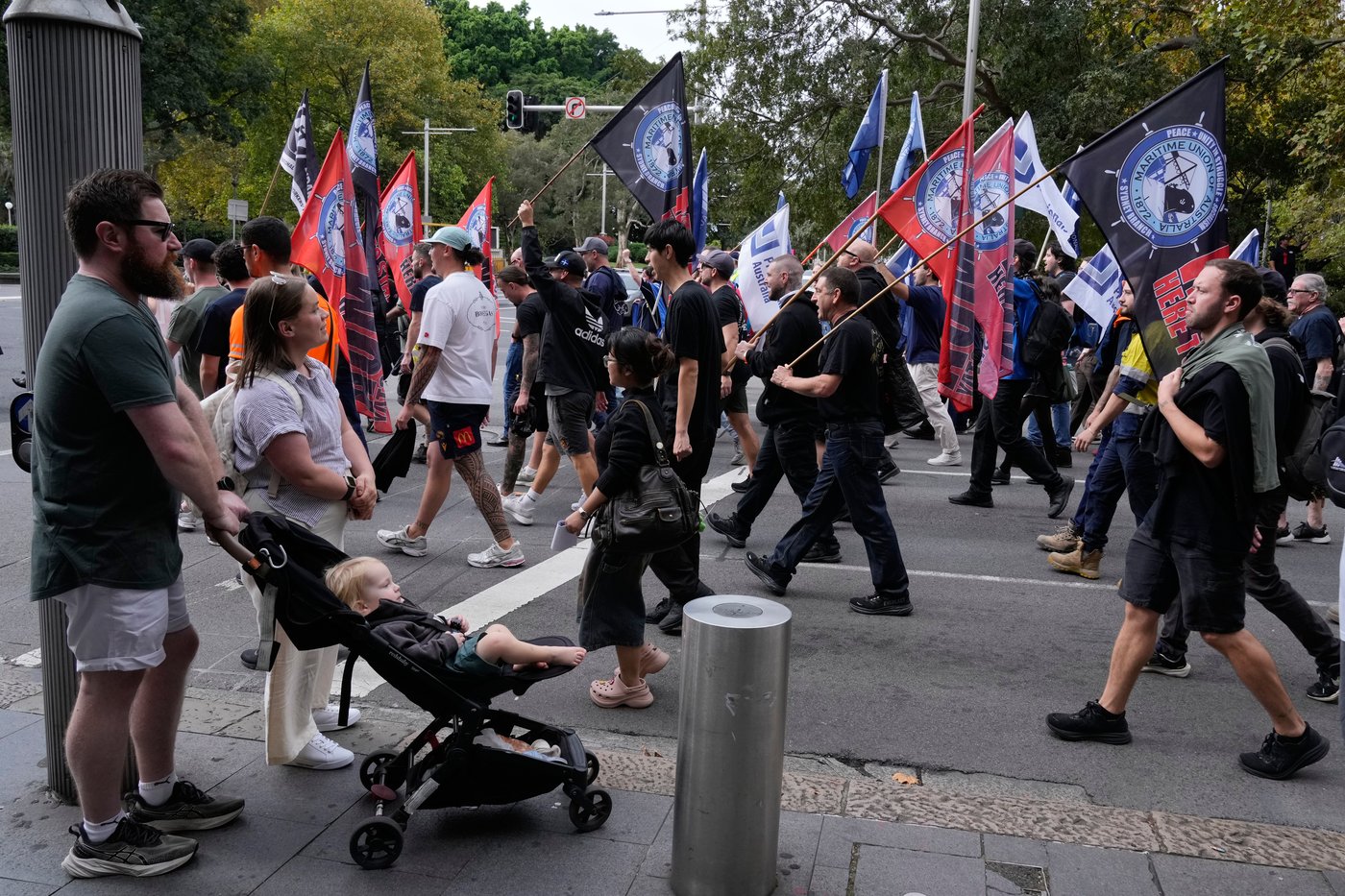 Workers around the world demonstrate on May Day, in photos | iNFOnews.ca