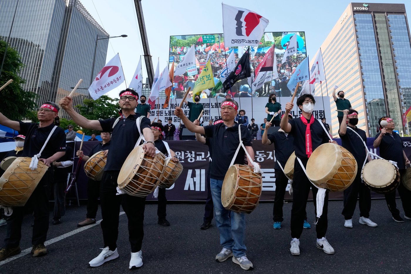 Workers around the world demonstrate on May Day, in photos | iNFOnews.ca
