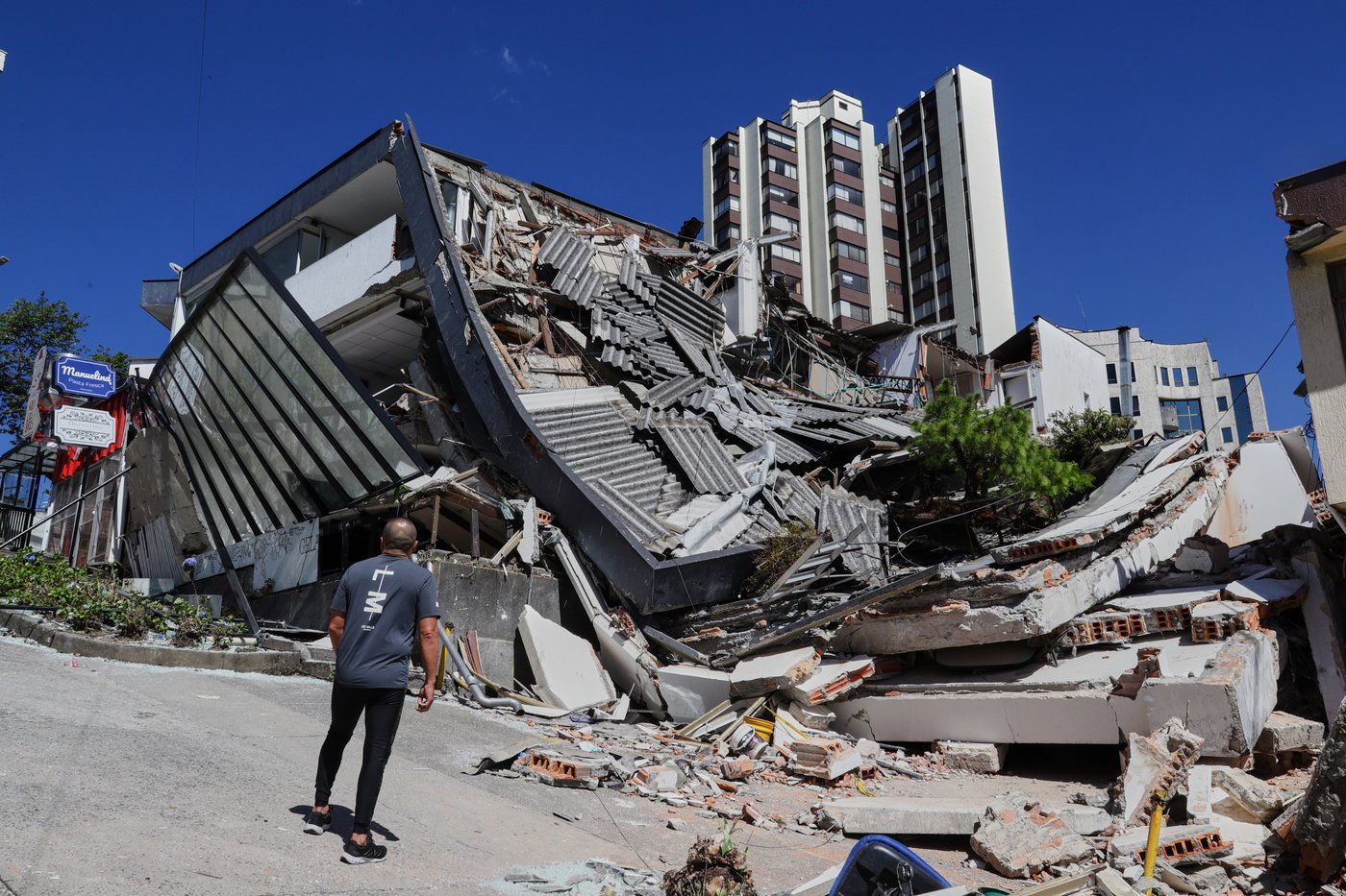 Magnitude 7.4 quake rocks western Colombia, killing at least 111 people | iNFOnews.ca