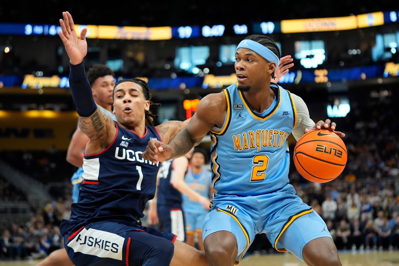 Hurley ejected in final second of Marquette's 68-62 win over No. 4 UConn | iNFOnews.ca