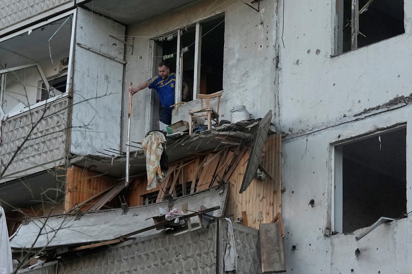 Massive Russian attack kills 22 people across Ukraine, officials say, as Moscow escalates fighting | iNFOnews.ca