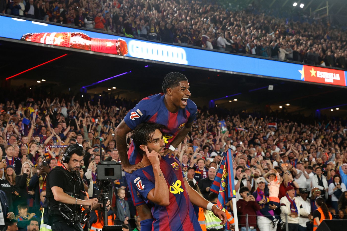 Watched by its grieving coach, Barcelona retains Spanish league title by beating rival Real Madrid | iNFOnews.ca