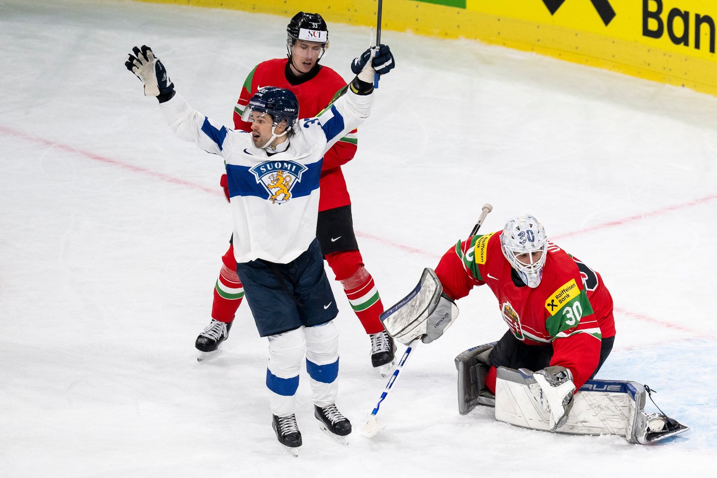 Teenage captain Celebrini scores 2 and Canada shuts out Italy at ice hockey worlds | iNFOnews.ca
