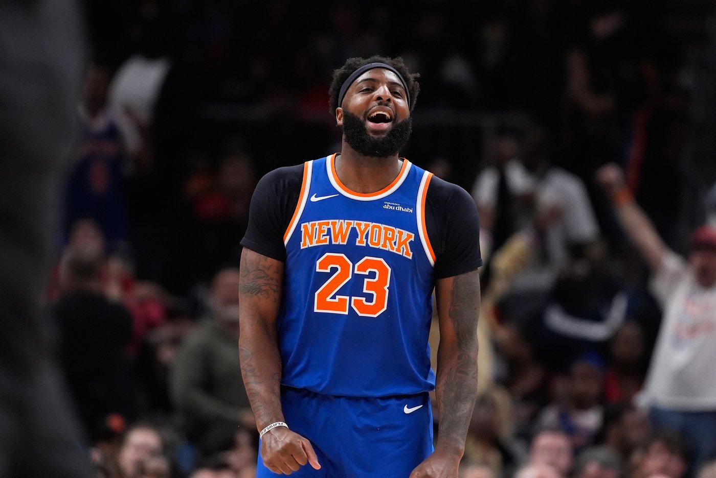 Knicks center Mitchell Robinson has a broken right pinkie finger, AP source says | iNFOnews.ca