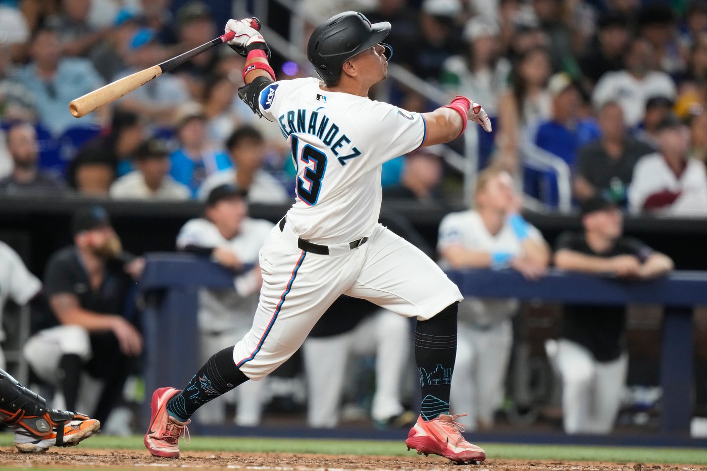 Meyer wins 8th straight decision to start season as Marlins beat Giants 6-3 | iNFOnews.ca