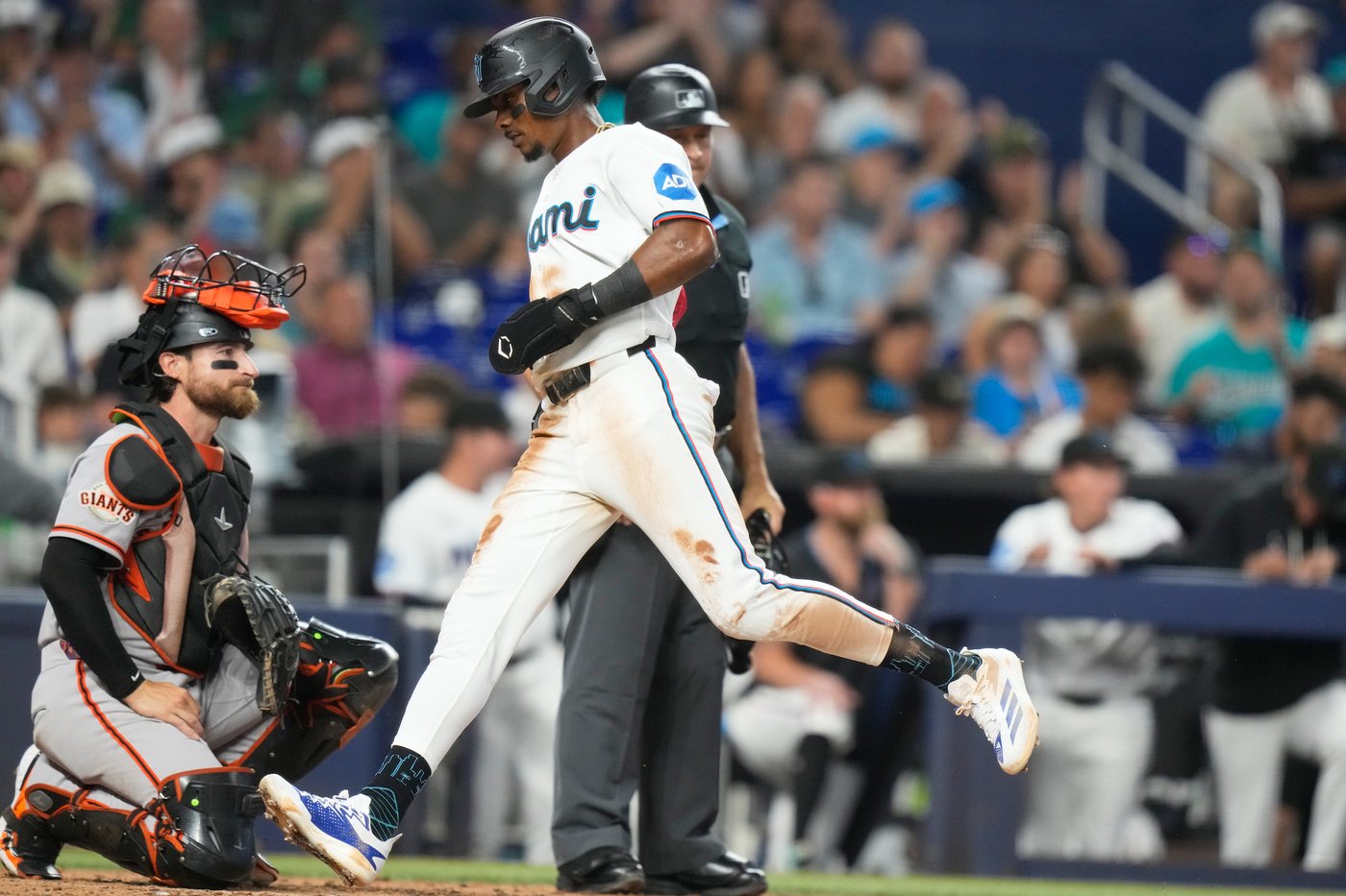 Meyer wins 8th straight decision to start season as Marlins beat Giants 6-3 | iNFOnews.ca