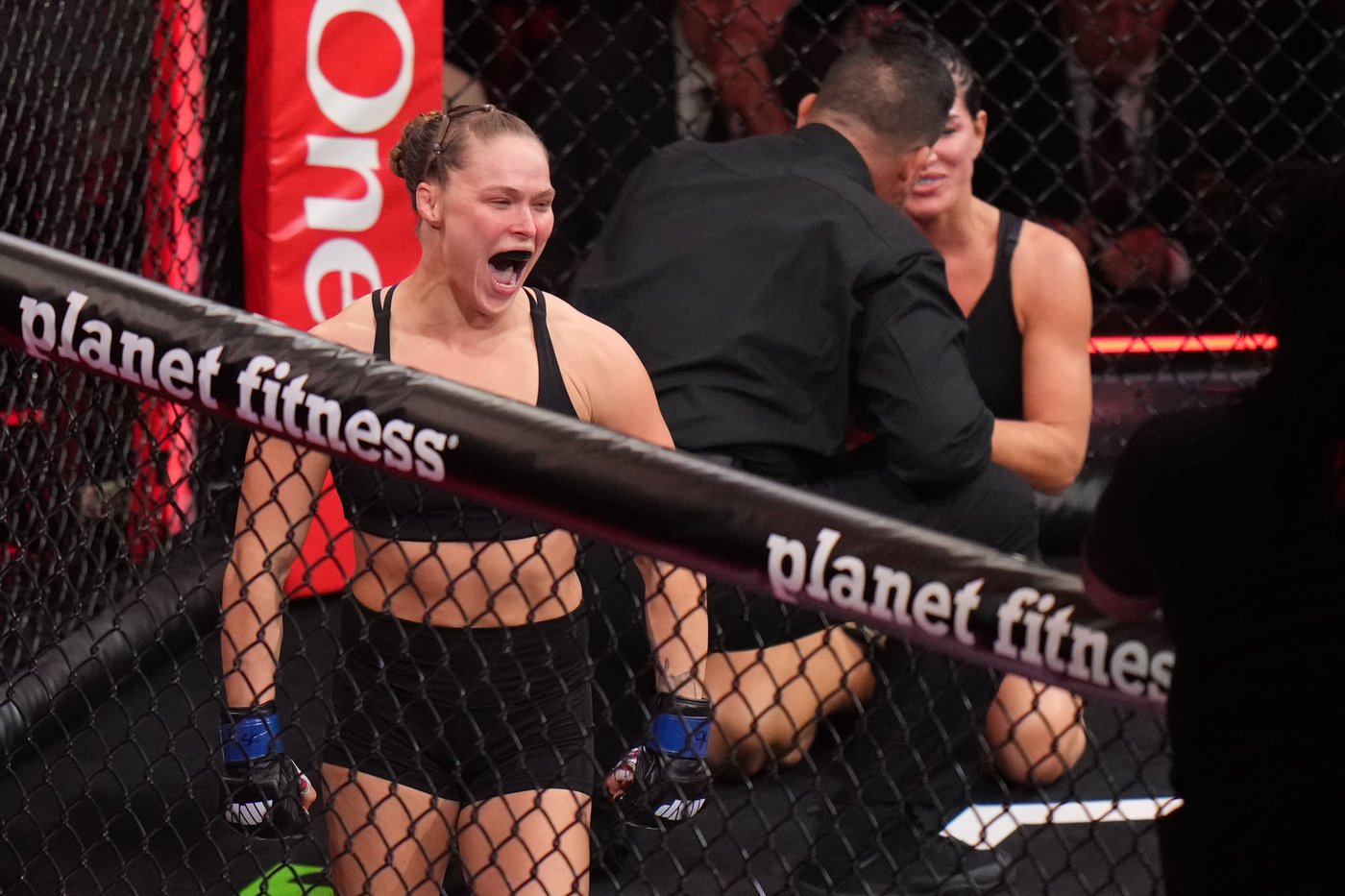 Ronda Rousey stops Gina Carano with an armbar 17 seconds into their double comeback bout | iNFOnews.ca