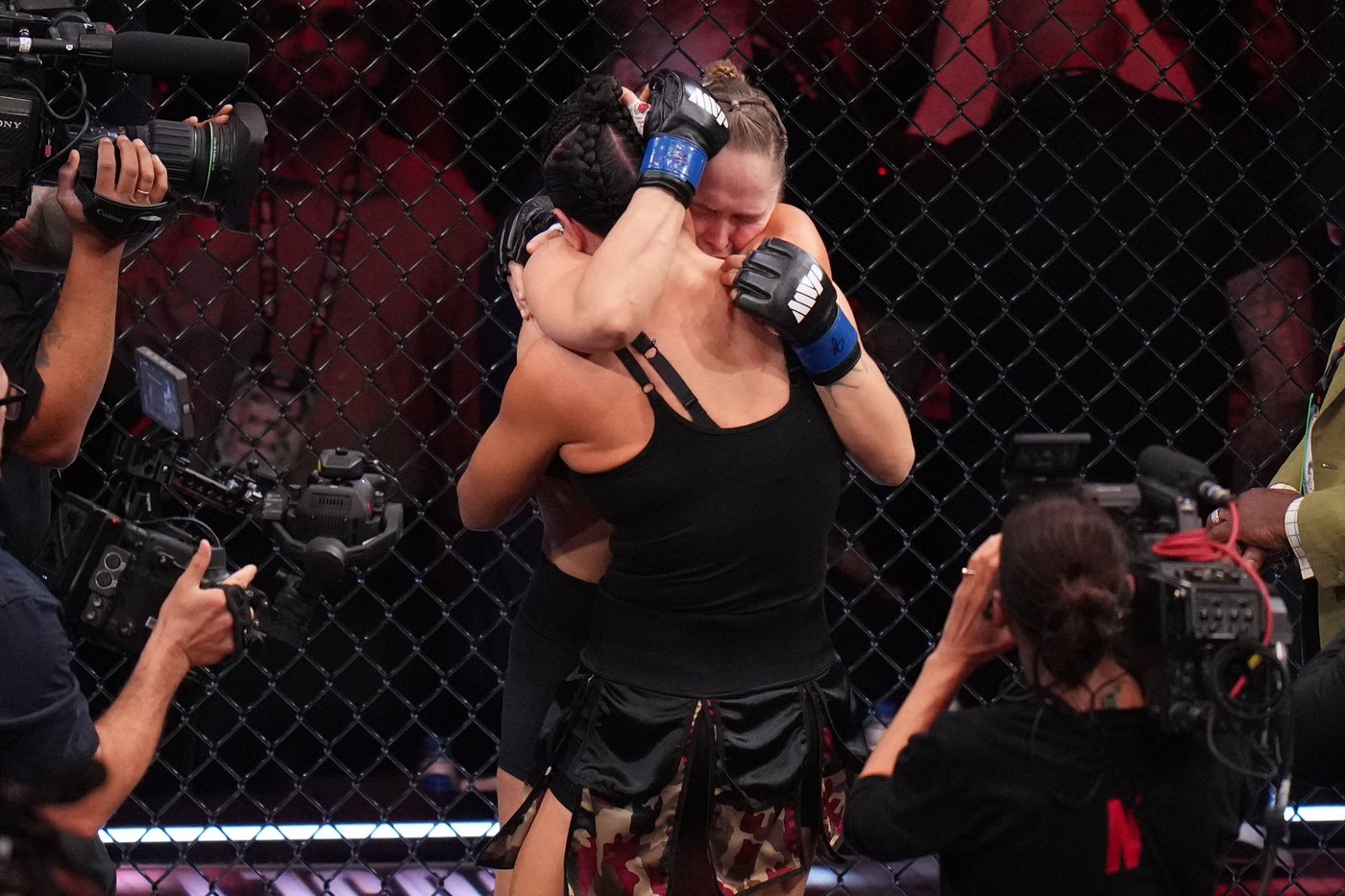 Ronda Rousey stops Gina Carano with an armbar 17 seconds into their double comeback bout | iNFOnews.ca