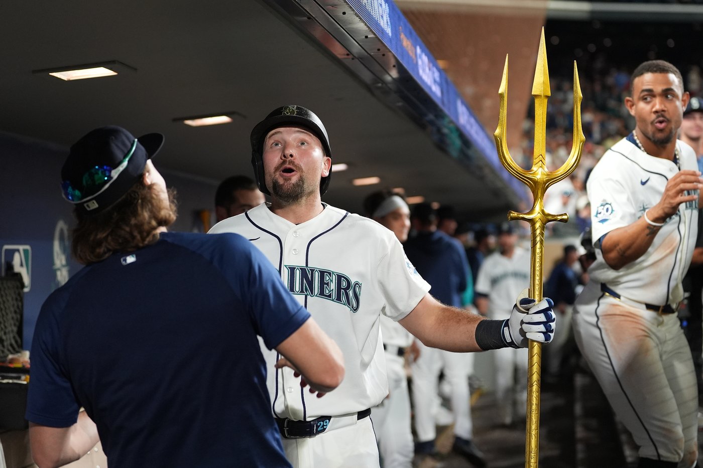 Cal Raleigh hits 3 homers as Mariners snap Phillies' 9-game win streak with 9-2 victory | iNFOnews.ca Cal Raleigh hits 3 homers as Mariners snap Phillies' 9-game win streak with 9-2 victory | iNFOnews.ca