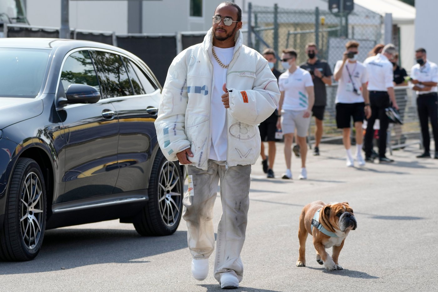 Lewis Hamilton says the death of his dog Roscoe is 'one of the most painful experiences' | iNFOnews.ca