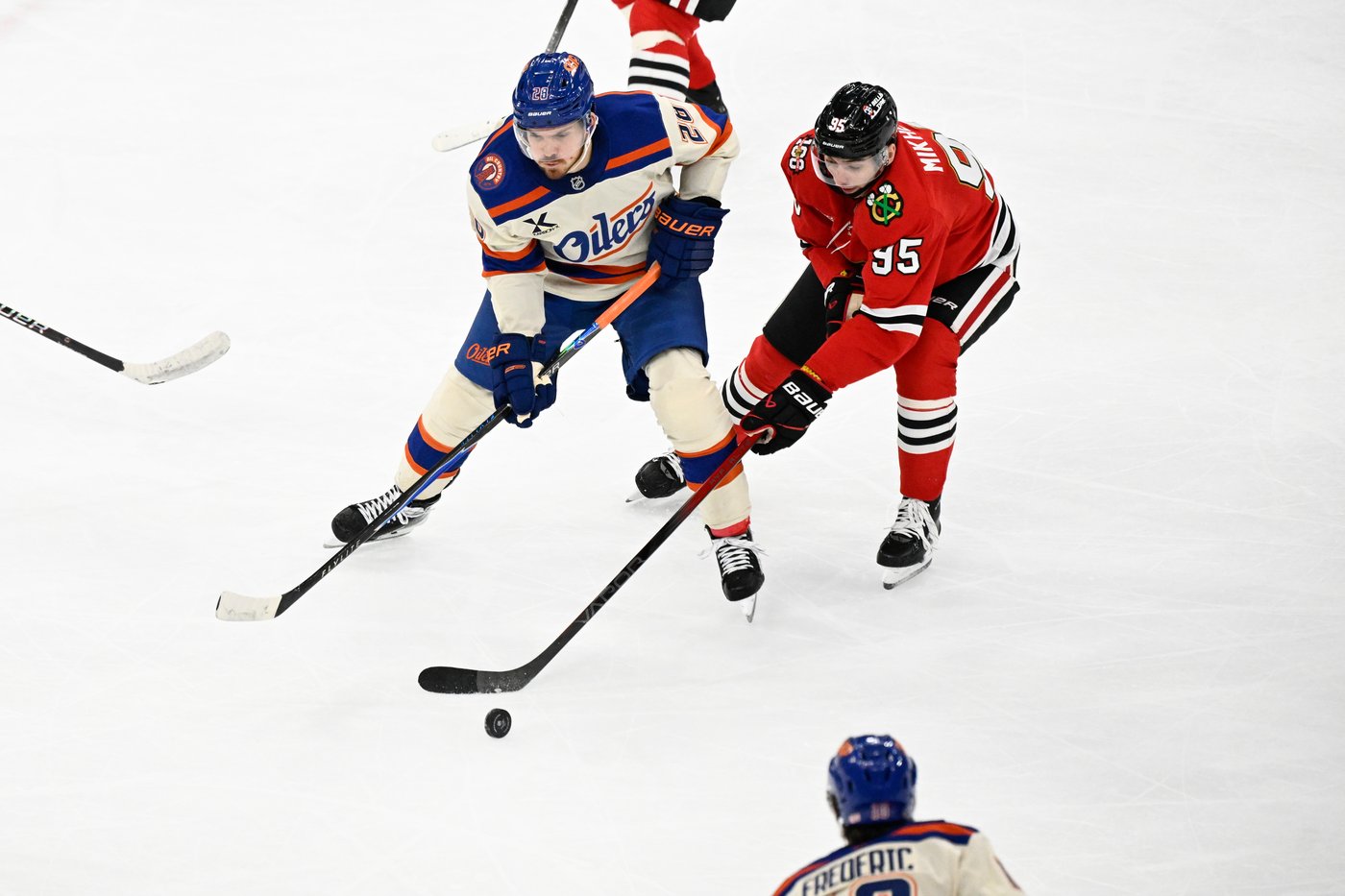 McDavid and Bouchard help Oilers beat the Blackhawks 4-1 | iNFOnews.ca
