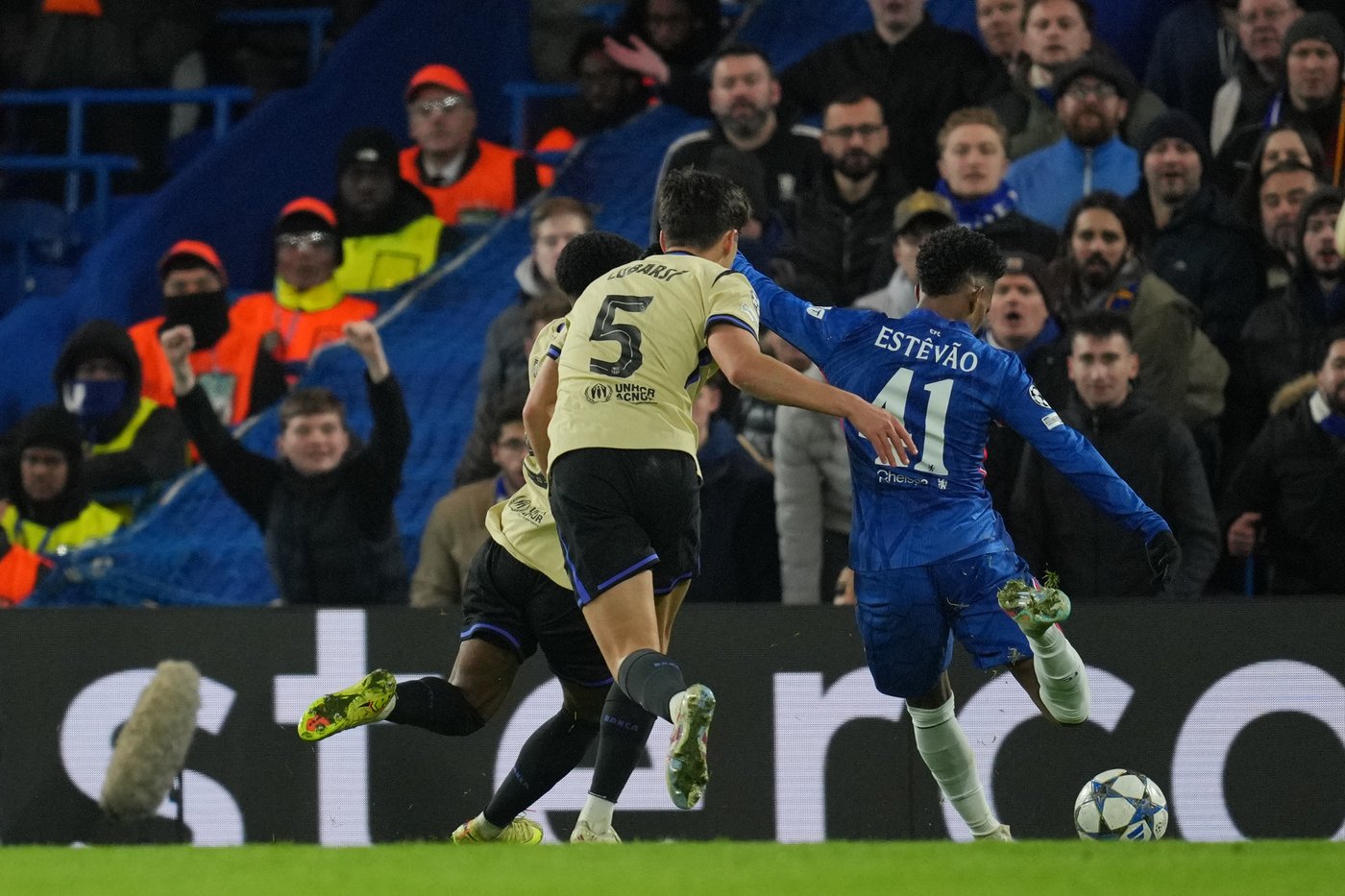 Estevão celebrates 'perfect night' after goal in Chelsea's win over Barcelona in Champions League | iNFOnews.ca