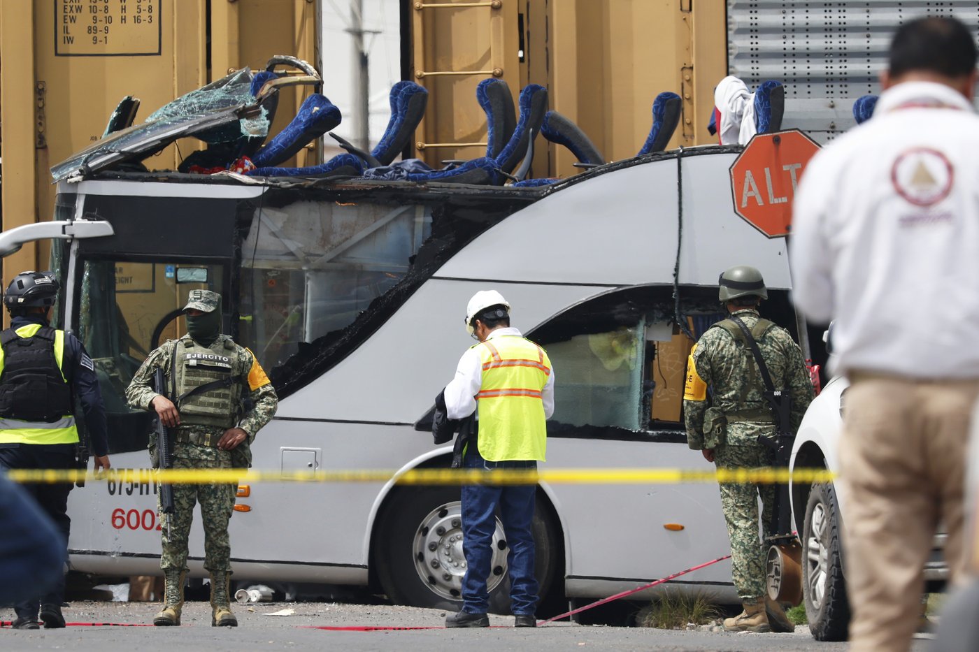 Workers' daily commute to Mexico City ends in tragedy in fatal train-bus collision | iNFOnews.ca Workers' daily commute to Mexico City ends in tragedy in fatal train-bus collision | iNFOnews.ca