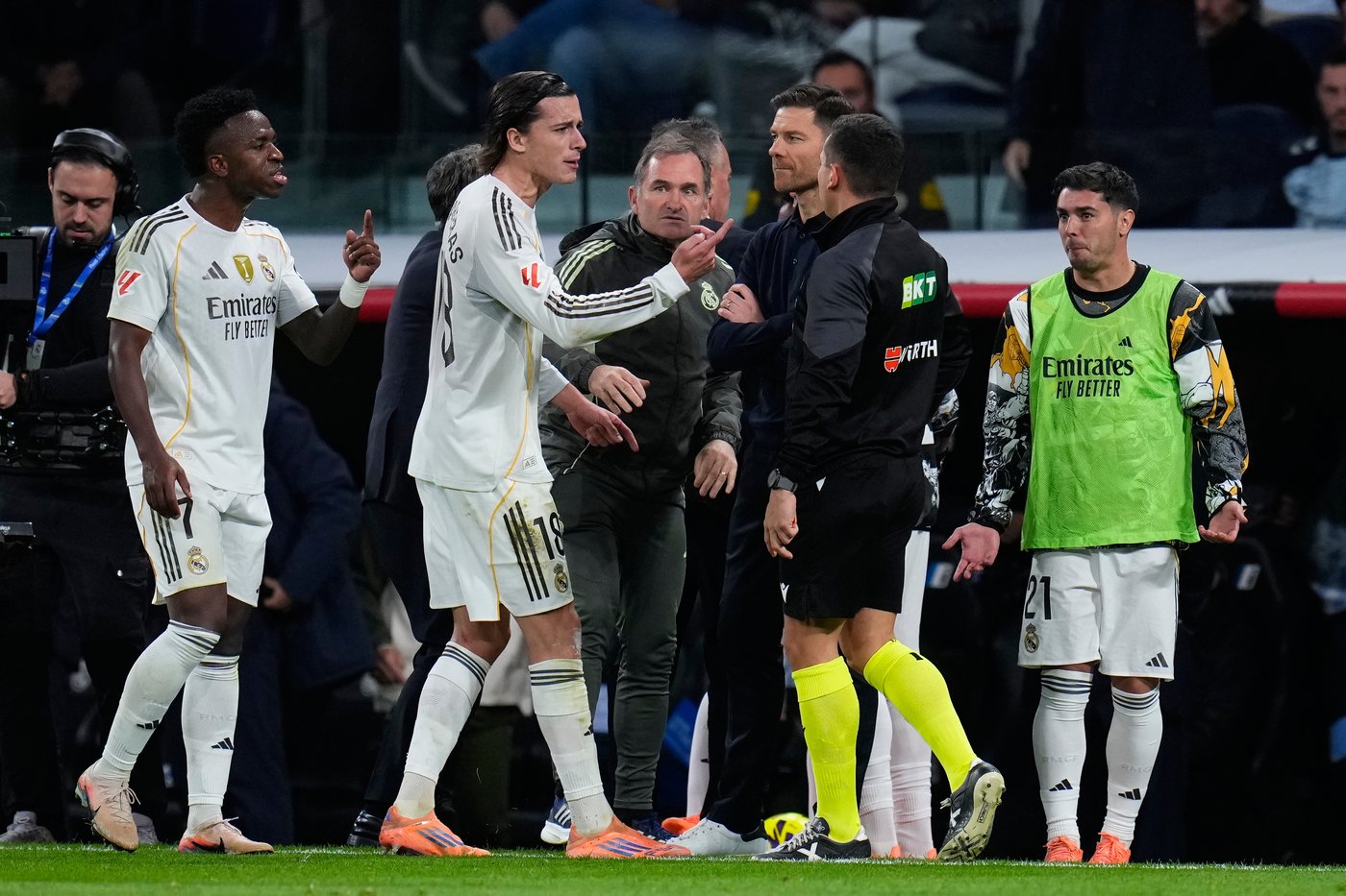 Real Madrid trio suspended 2 matches for behavior toward referees in league match | iNFOnews.ca Real Madrid trio suspended 2 matches for behavior toward referees in league match | iNFOnews.ca